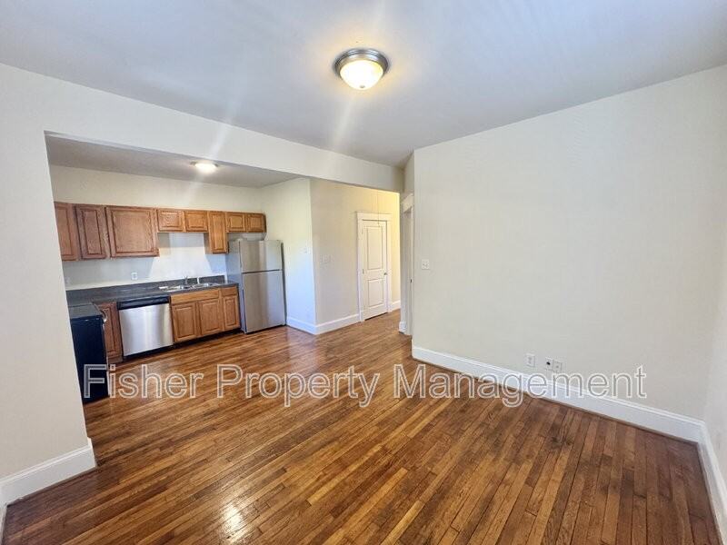 1514 Bainbridge St #B - Photo 6 of 18