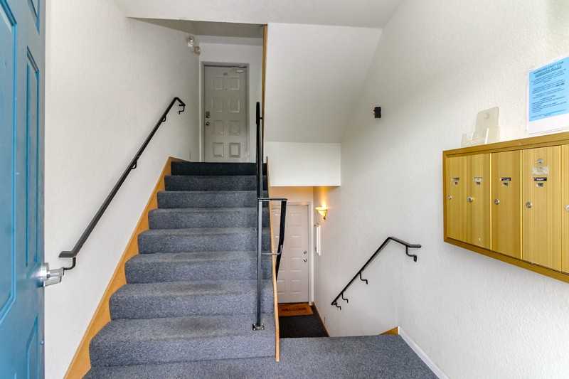 625 N Jackson Ave #B42 - Photo 4 of 29
