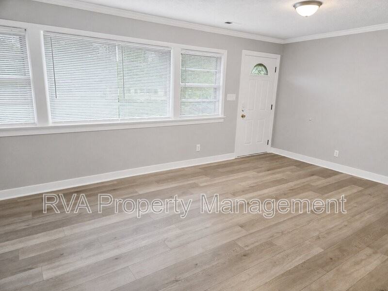 4812 Gilmour Rd - Photo 3 of 14