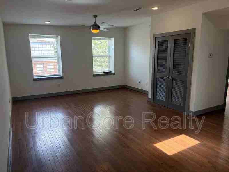 1400 N Arthur Ashe Blvd #208 - Photo 3 of 21