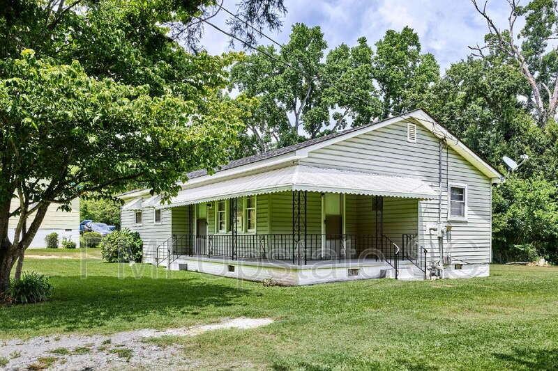 105 Truman St - Photo 3 of 22