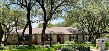 featured image of 201 Oakwood Dr