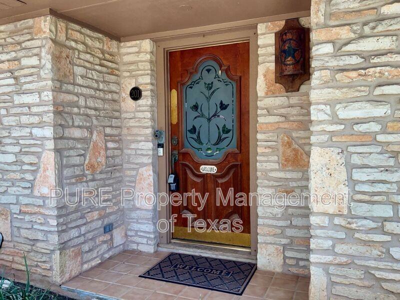 201 Oakwood Dr - Photo 2 of 27