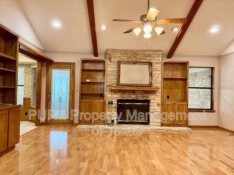 201 Oakwood Dr - Photo 3 of 27