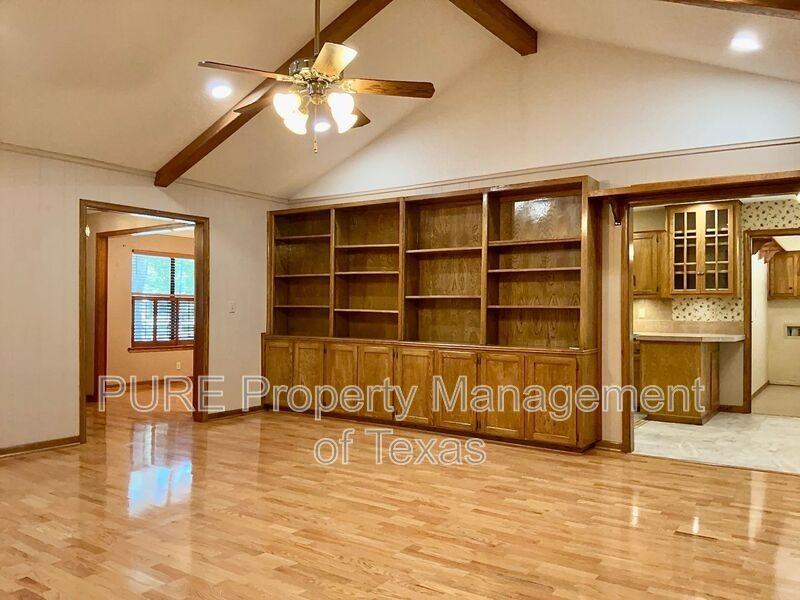 201 Oakwood Dr - Photo 5 of 27