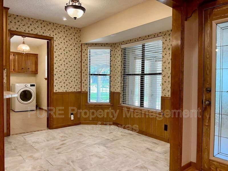 201 Oakwood Dr - Photo 7 of 27