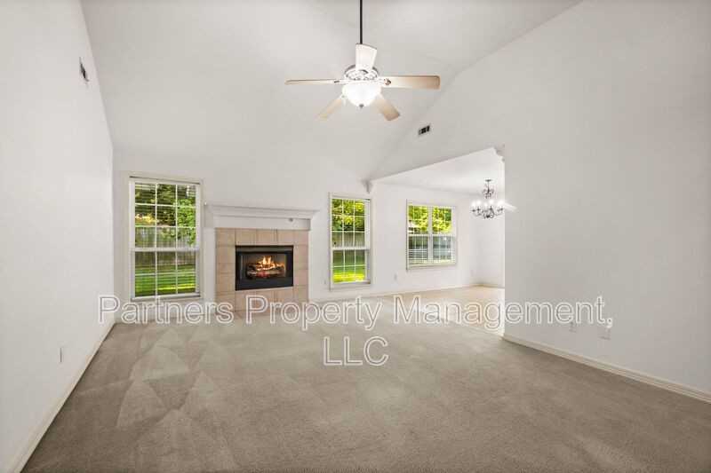 1257 Fox Run Ln - Photo 3 of 21