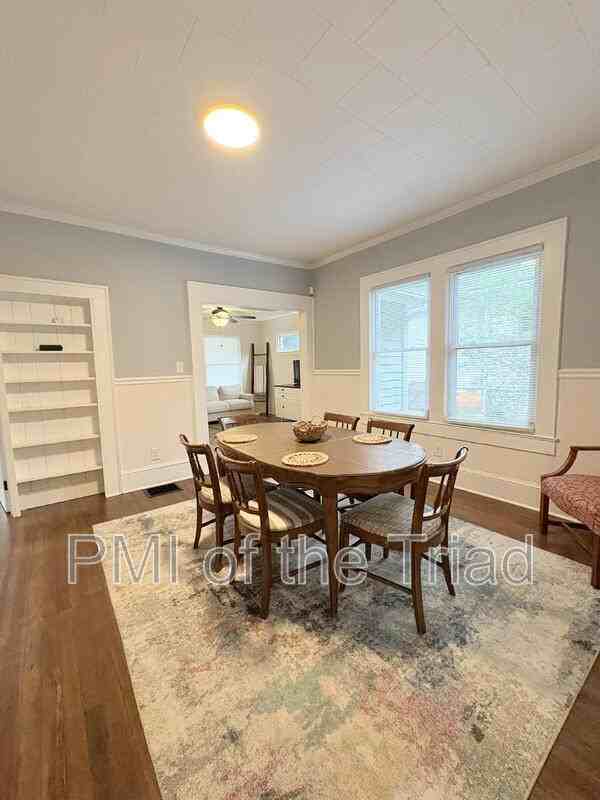 2507 Stockton St - Photo 4 of 12
