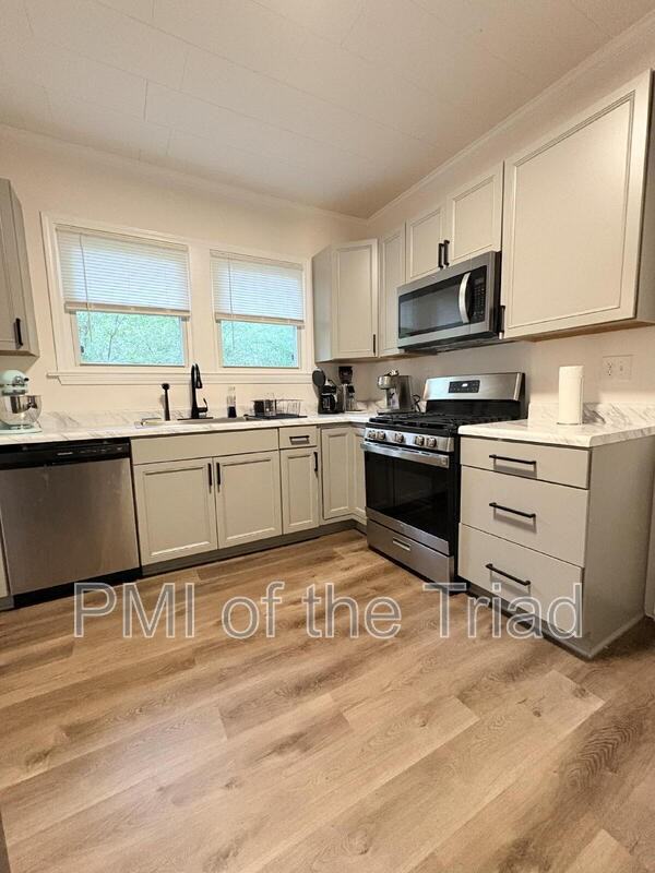 2507 Stockton St - Photo 5 of 12