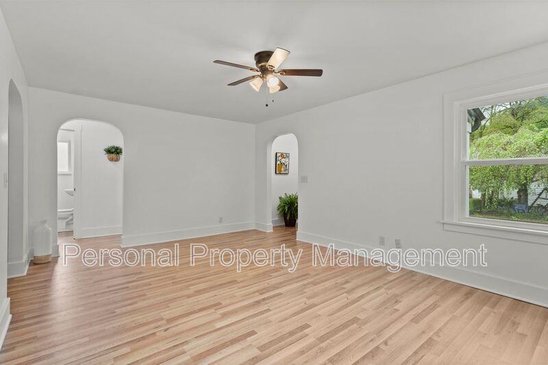 1346 Nw Couch St - Photo 4 of 39