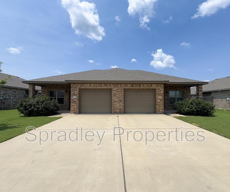 202 Juniper Dr Unit A - Photo 2 of 20