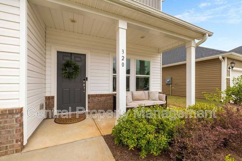 320 Lavinia Cir - Photo 4 of 31