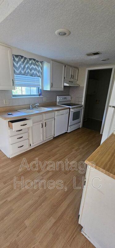 10832 Haskins St - Photo 4 of 15