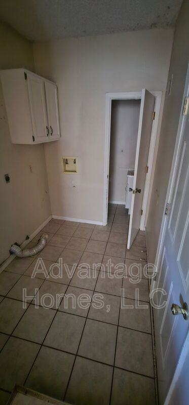 10832 Haskins St - Photo 6 of 15