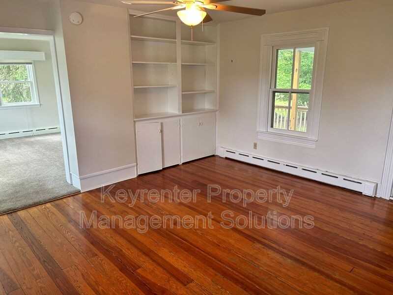 209 Tanner Ln - Photo 3 of 47