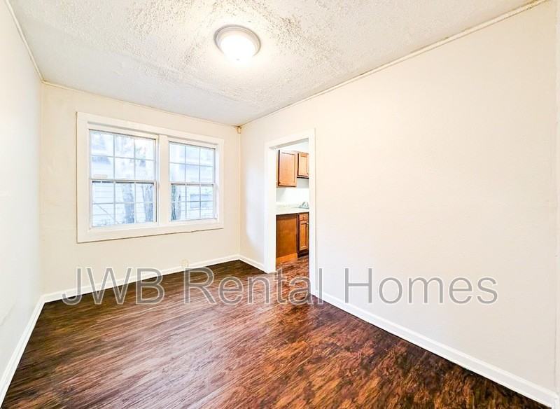 2053 Baldwin St - Photo 4 of 13