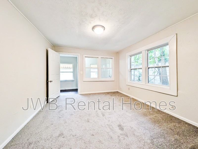 2053 Baldwin St - Photo 6 of 13