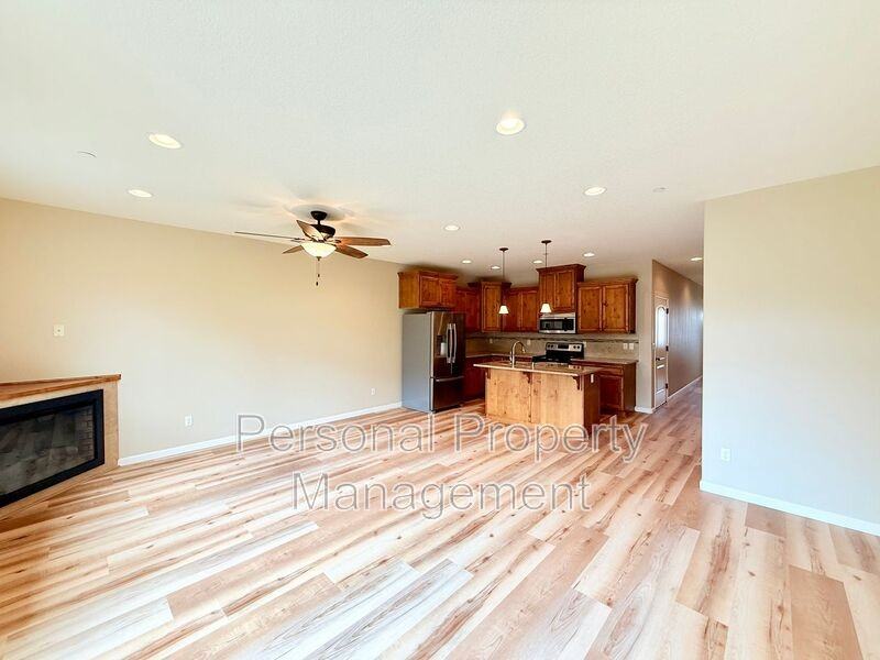 219 N 33rd Ct - Photo 3 of 29