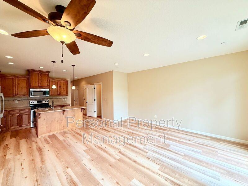 219 N 33rd Ct - Photo 4 of 29