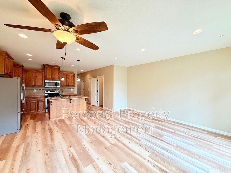 219 N 33rd Ct - Photo 6 of 29