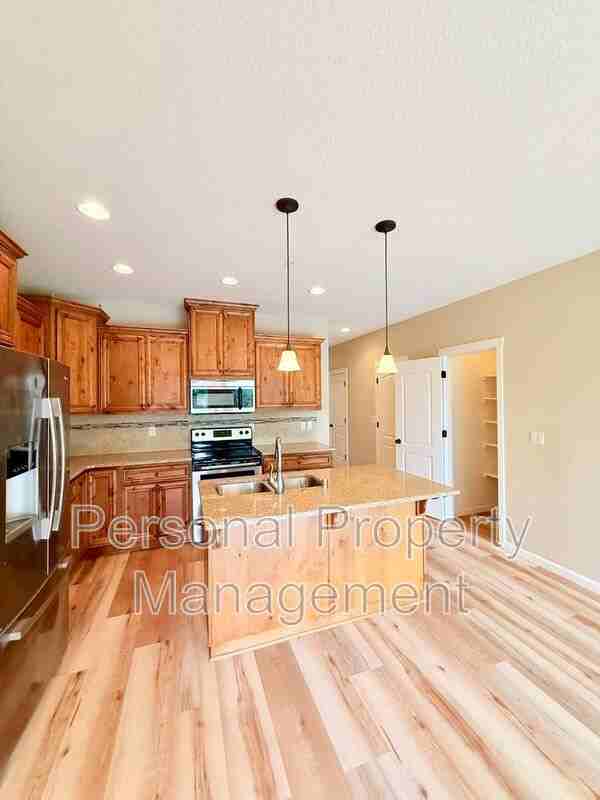 219 N 33rd Ct - Photo 7 of 29