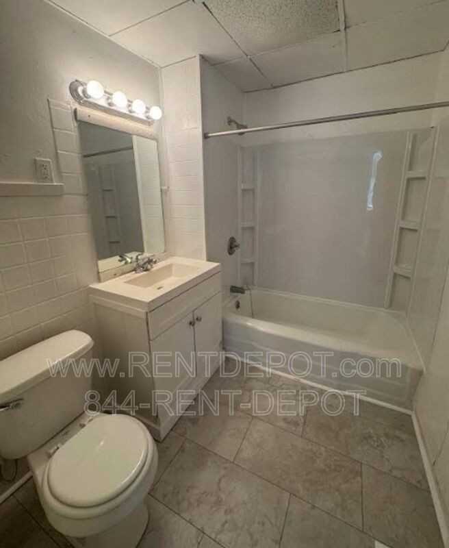 416 E Riverside Dr - Photo 6 of 12