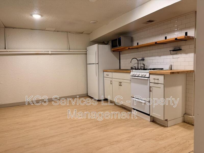 11108 Bennington Ave #B - Photo 2 of 7