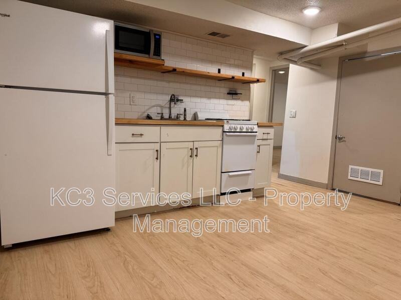 11108 Bennington Ave #B - Photo 3 of 7
