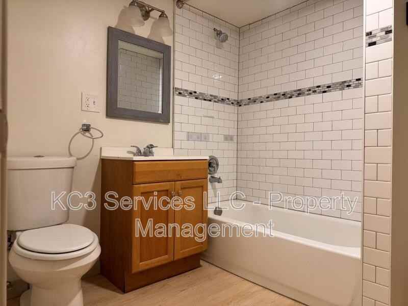 11108 Bennington Ave #B - Photo 4 of 7