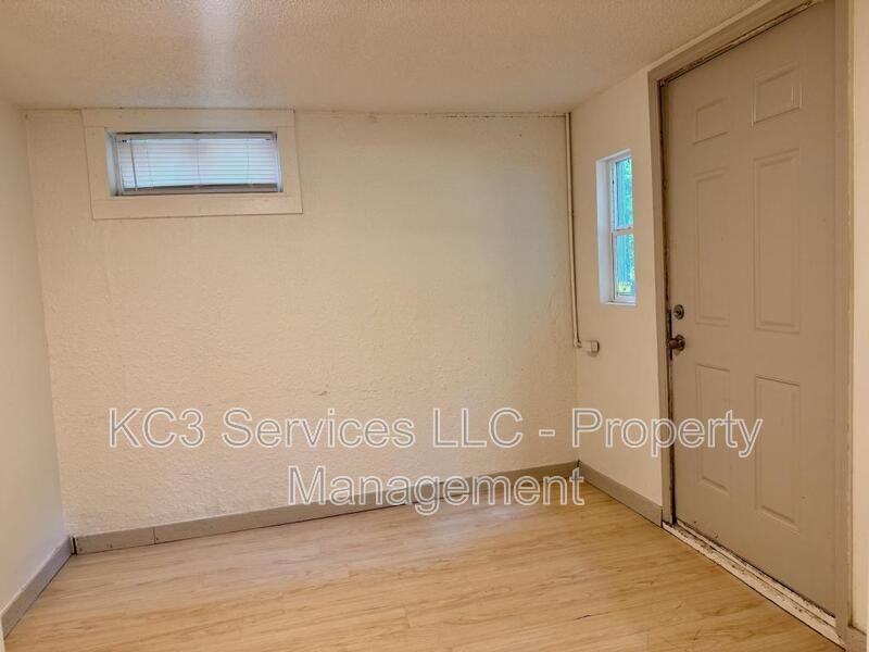 11108 Bennington Ave #B - Photo 6 of 7