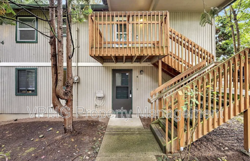 1504 Ne 72nd St #4 - Photo 4 of 6