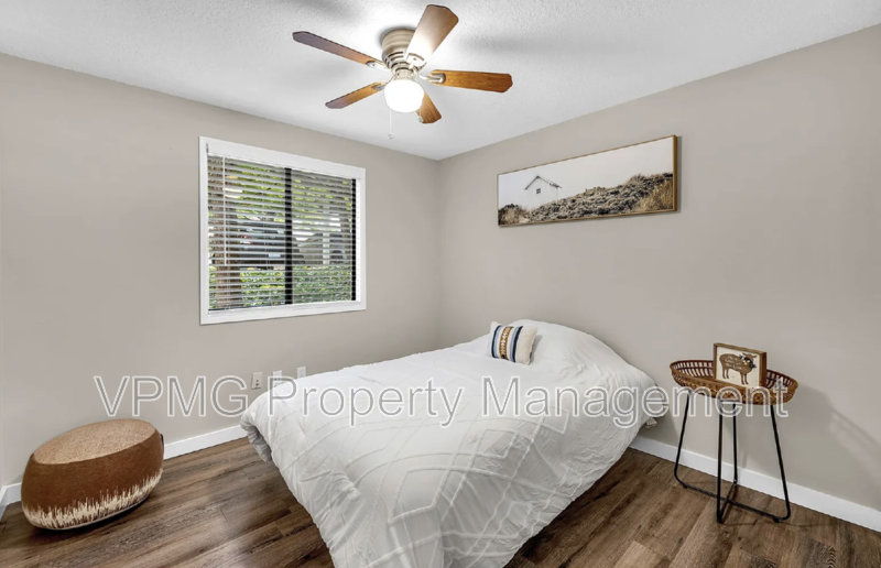1504 Ne 72nd St #4 - Photo 5 of 6