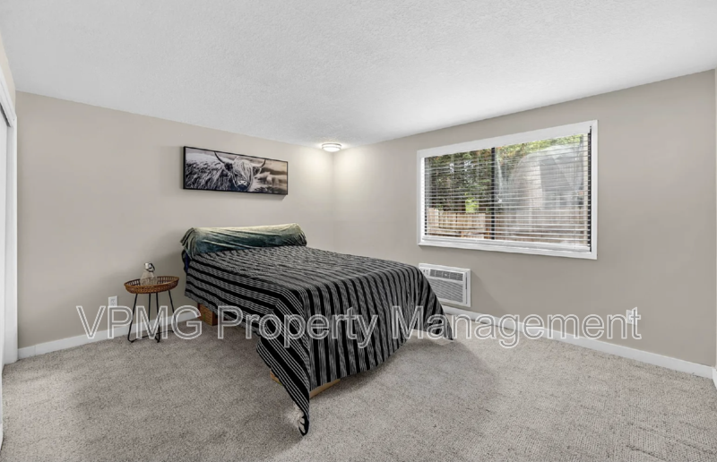 1504 Ne 72nd St #4 - Photo 6 of 6
