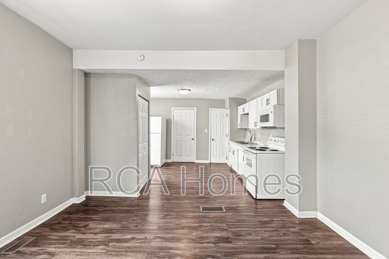 1013 E Legrande Ave - Photo 3 of 10