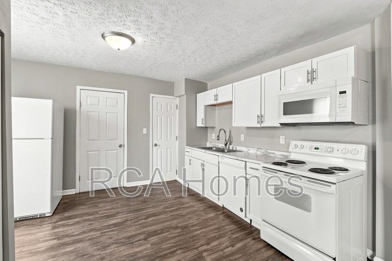 1013 E Legrande Ave - Photo 4 of 10