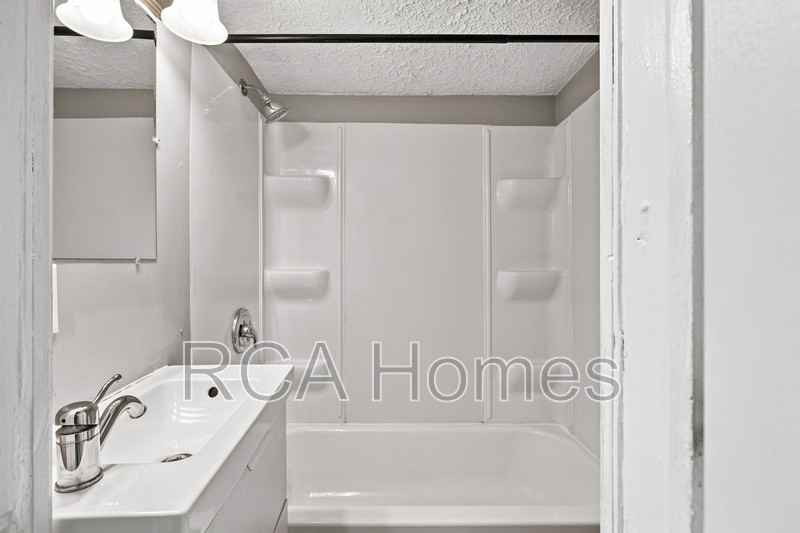 1013 E Legrande Ave - Photo 5 of 10