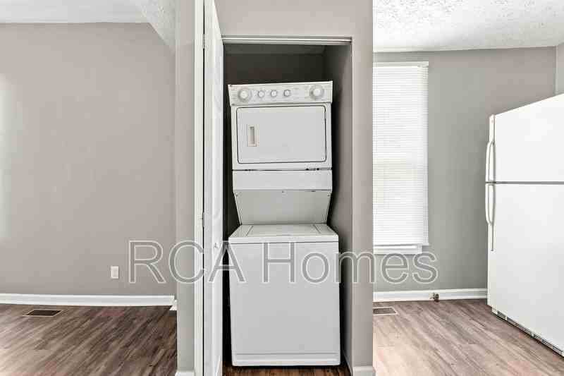 1013 E Legrande Ave - Photo 6 of 10