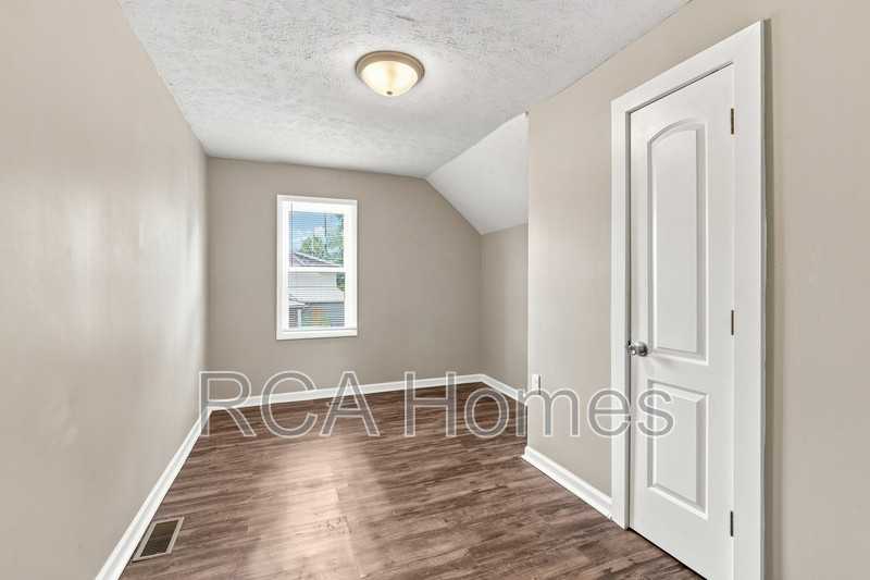 1013 E Legrande Ave - Photo 7 of 10