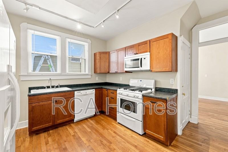 1013 E Morris St - Photo 3 of 10