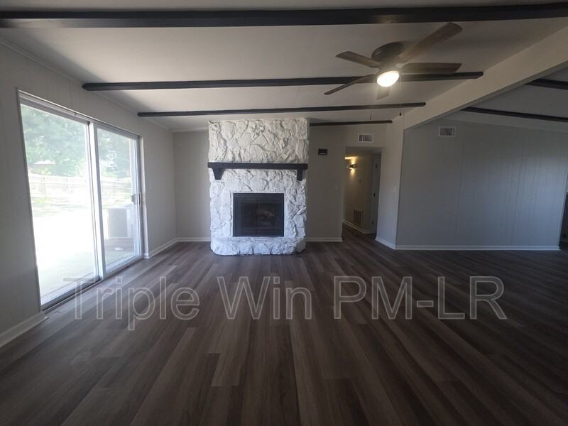 1516 Gregory St - Photo 4 of 36