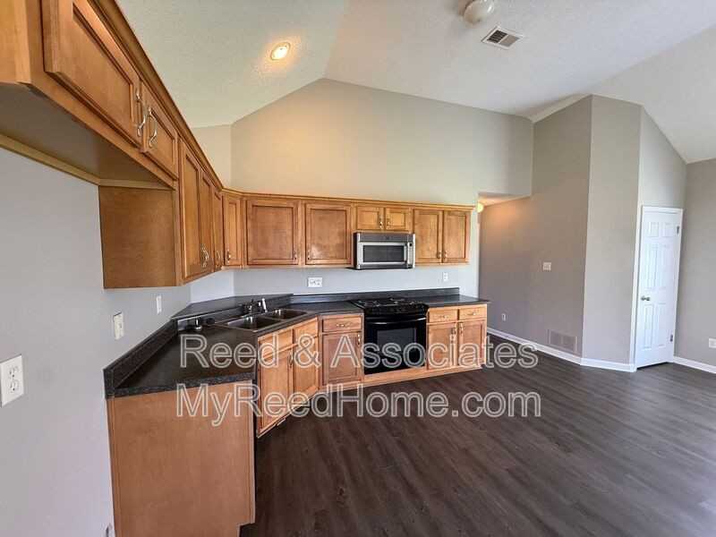 5066 Delaney Valley Ln - Photo 4 of 16