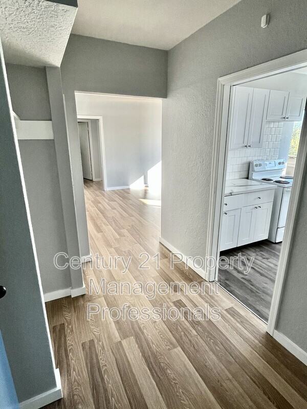 11235-117 Street Nw #2 - Photo 4 of 7