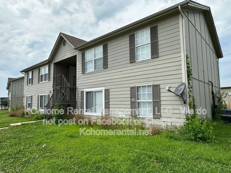 838 Saddlewood St #B - Photo 2 of 23