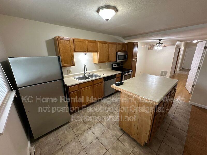 1127 Sherman Ave - Photo 6 of 31