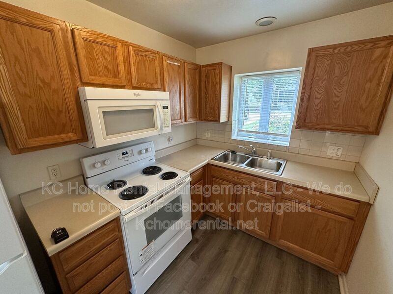 4319 Jackson Ave - Photo 6 of 20