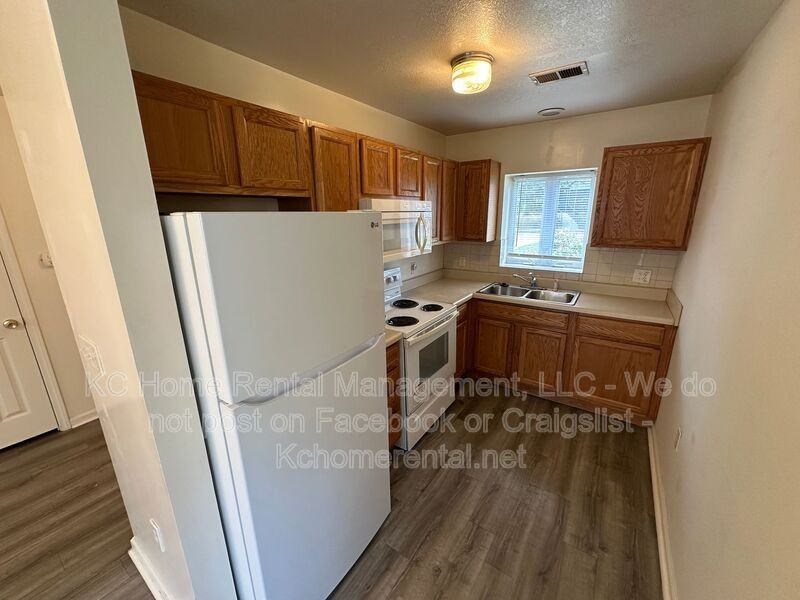4319 Jackson Ave - Photo 7 of 20