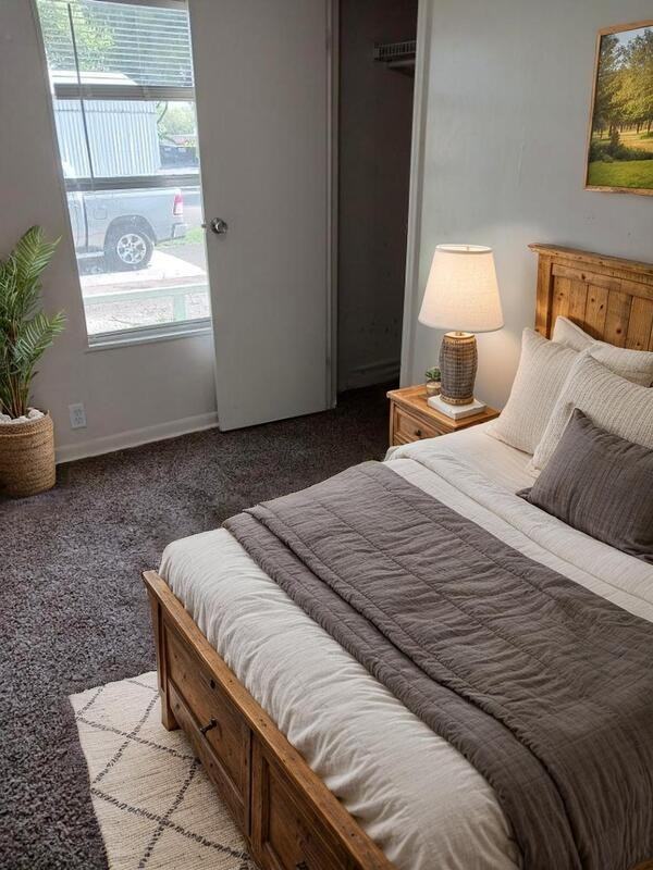 3230 S Loopeast , - Photo 4 of 8