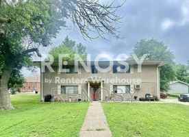 featured image of 206 N Madison St #4