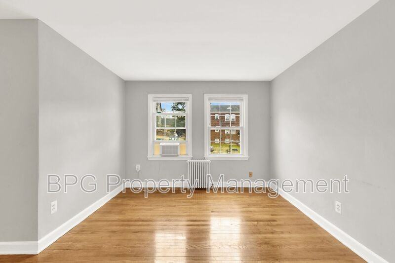 5721 11th St N #8 - Photo 6 of 21