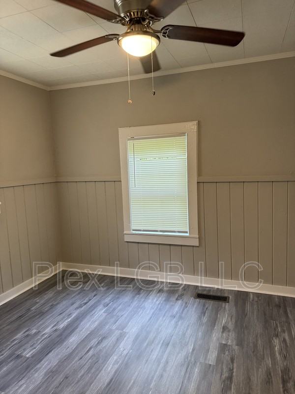 224 Bell St - Photo 2 of 6